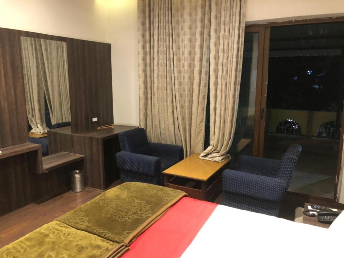 Hotel Rani Palace At Lake Fatehsagar Udaipur Exterior foto