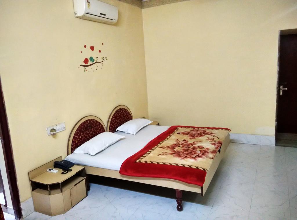 Hotel Rani Palace At Lake Fatehsagar Udaipur Exterior foto