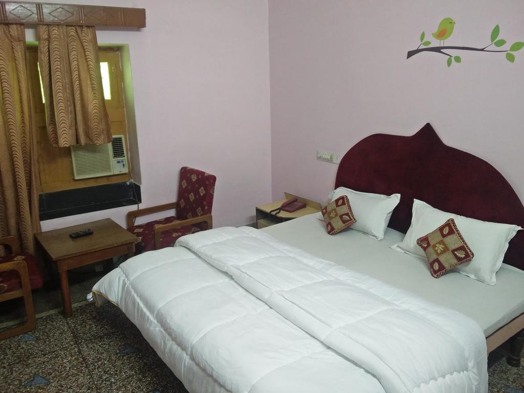 Hotel Rani Palace At Lake Fatehsagar Udaipur Exterior foto