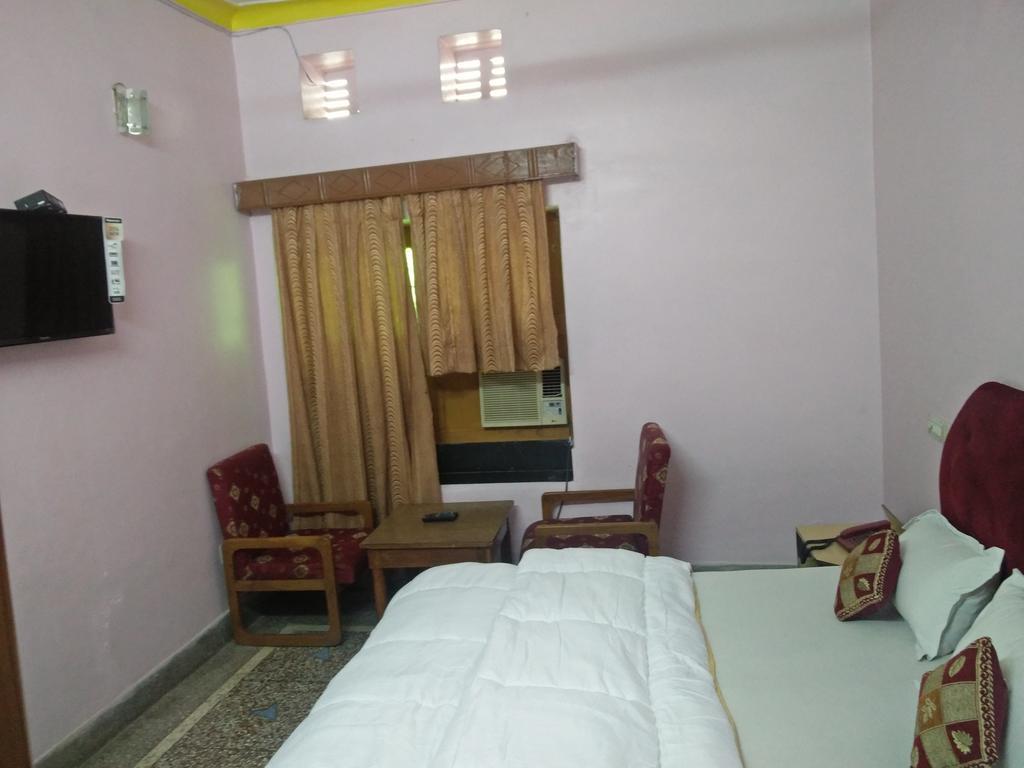 Hotel Rani Palace At Lake Fatehsagar Udaipur Exterior foto
