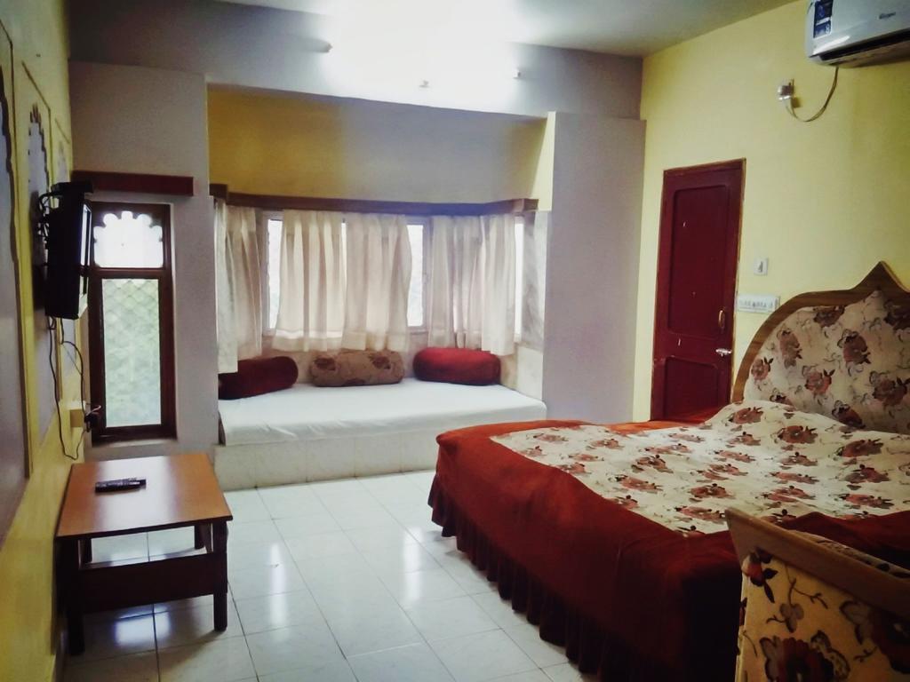 Hotel Rani Palace At Lake Fatehsagar Udaipur Exterior foto