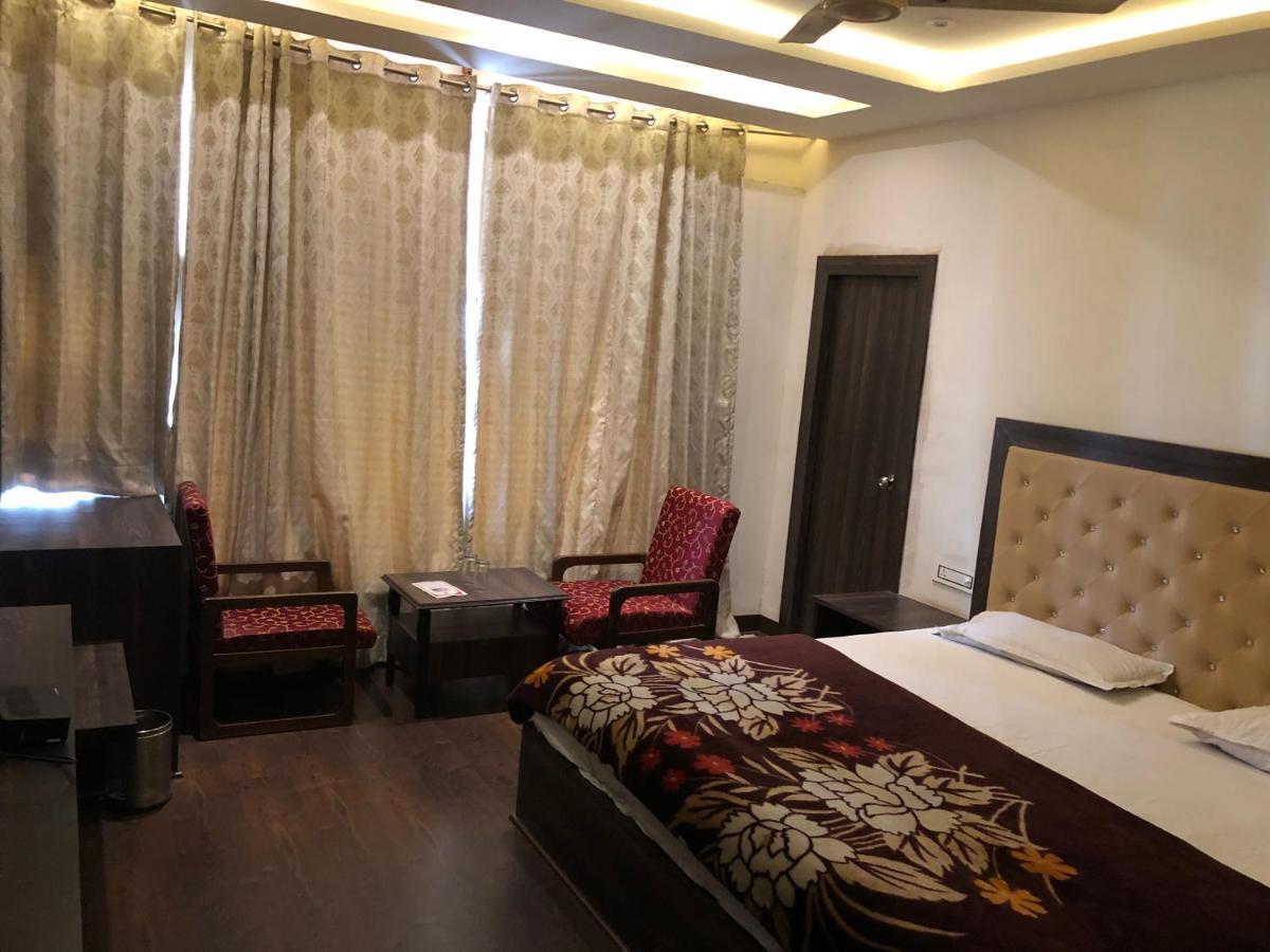Hotel Rani Palace At Lake Fatehsagar Udaipur Exterior foto