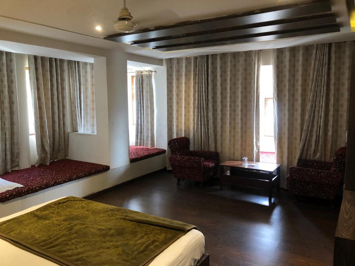 Hotel Rani Palace At Lake Fatehsagar Udaipur Exterior foto