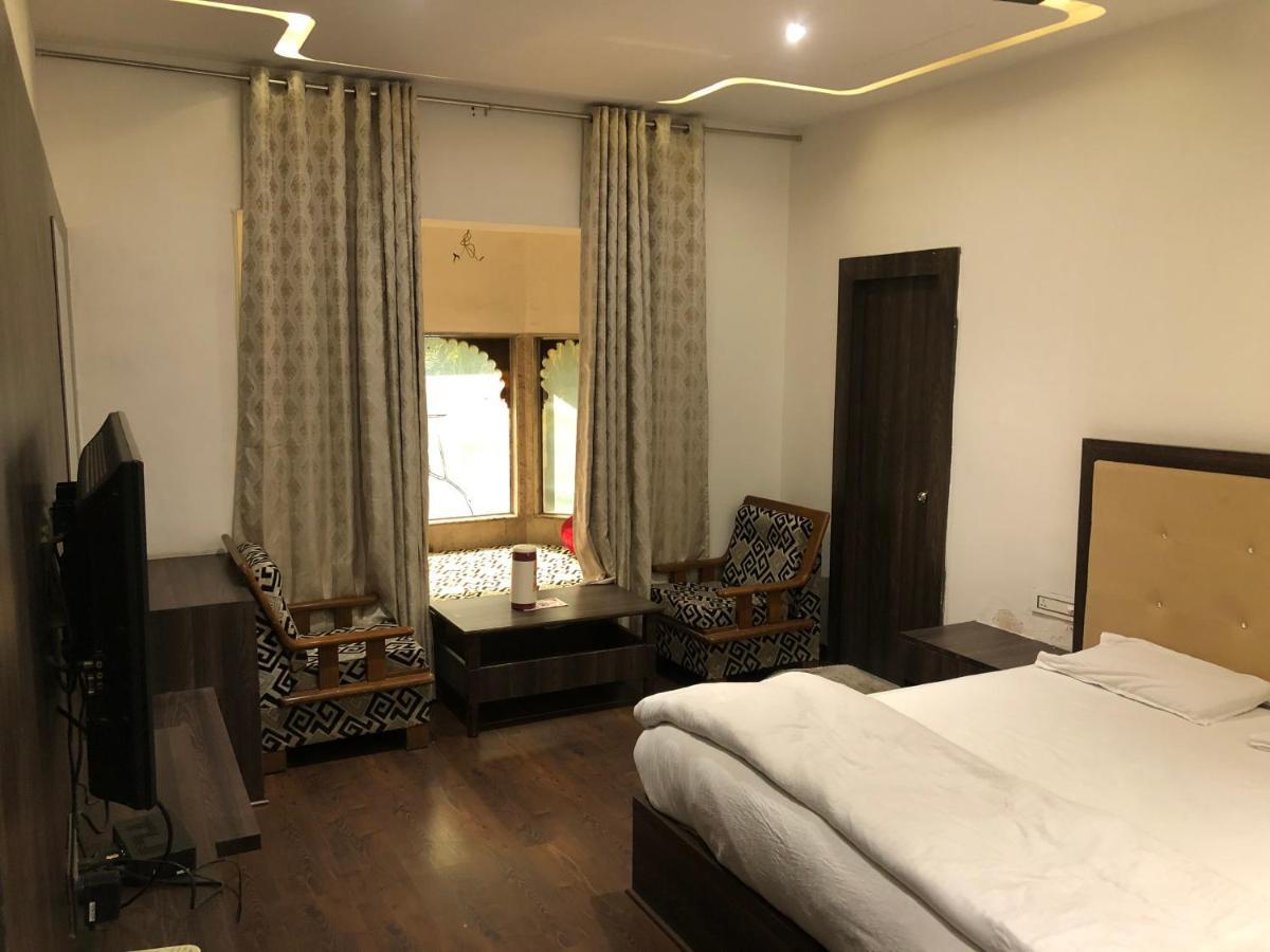 Hotel Rani Palace At Lake Fatehsagar Udaipur Exterior foto