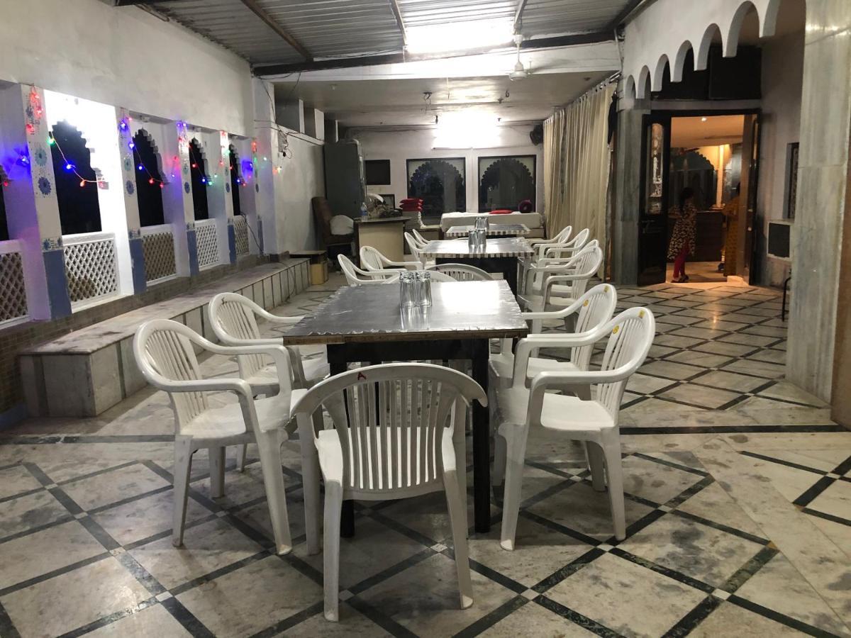 Hotel Rani Palace At Lake Fatehsagar Udaipur Exterior foto