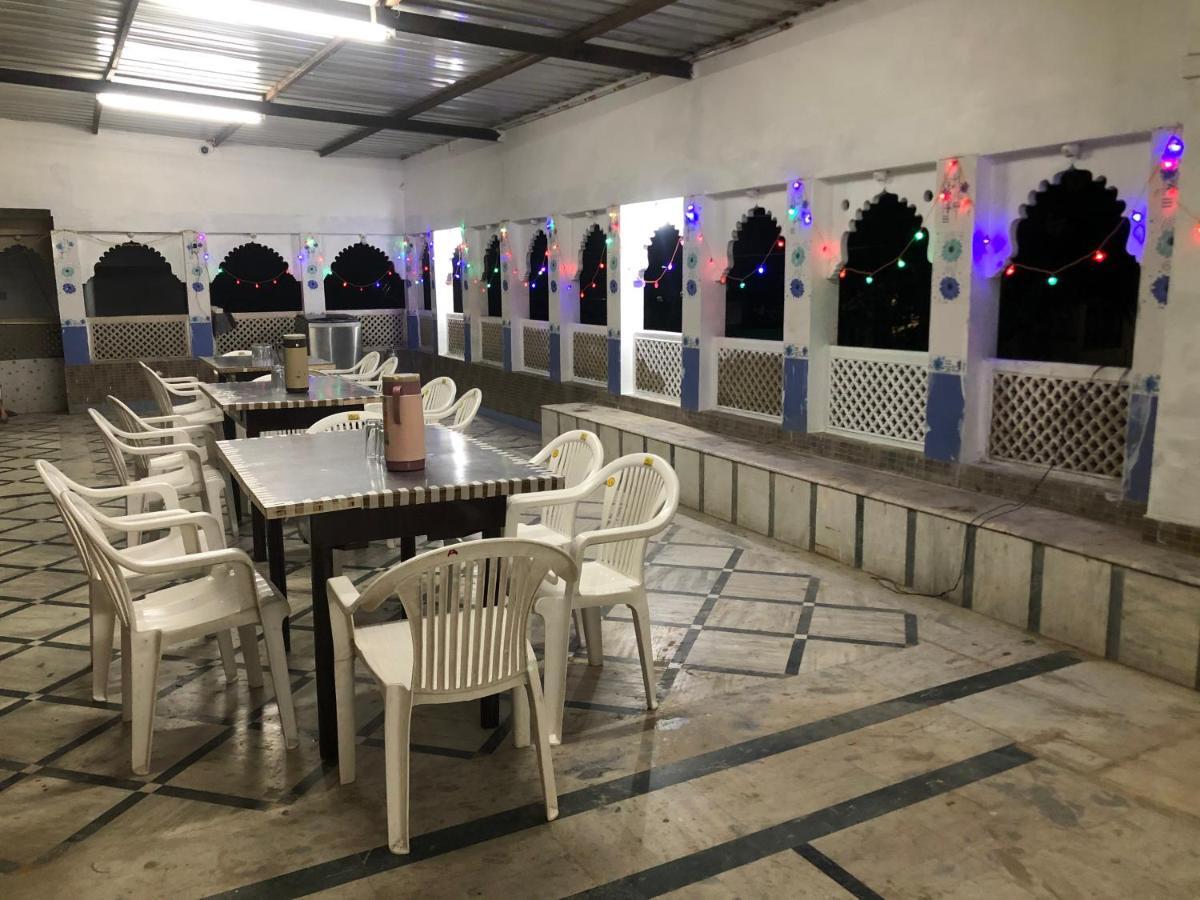 Hotel Rani Palace At Lake Fatehsagar Udaipur Exterior foto